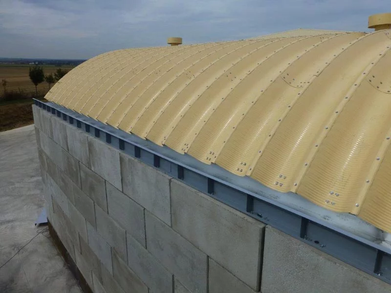 Système de ventilation intégré sur dôme acier BROOF T3 permettant gestion de la condensation et amélioration des conditions d’exploitation