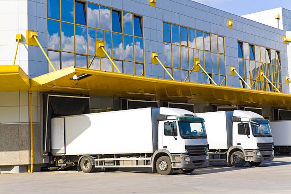 ALT Hub logistique multimodal avec connexion rail, route et maritime, bâtiment modulaire permettant centralisation des flux et stockage logistique industriel